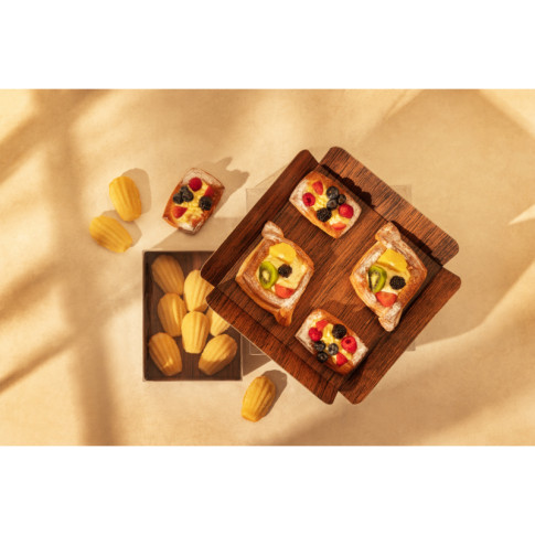 Cartone quadrato con decoro in legno su entrambi i lati+copertina in PET  254x254mm H63,5mm
