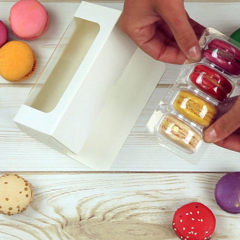 Scatola per macaron o éclair in cartone con finestra in PLA 150x60mm H50mm