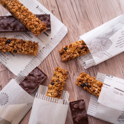 Sacchetto in carta bianca aperto su 2 lati, decorazione stampa di giornale 170x170mm