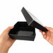 Scatola "Kray" quadrata in cartone nero con coperchio a finestra - 700 ml - 13,5 cm x 13,5 cm x 5 cm - 100 unità