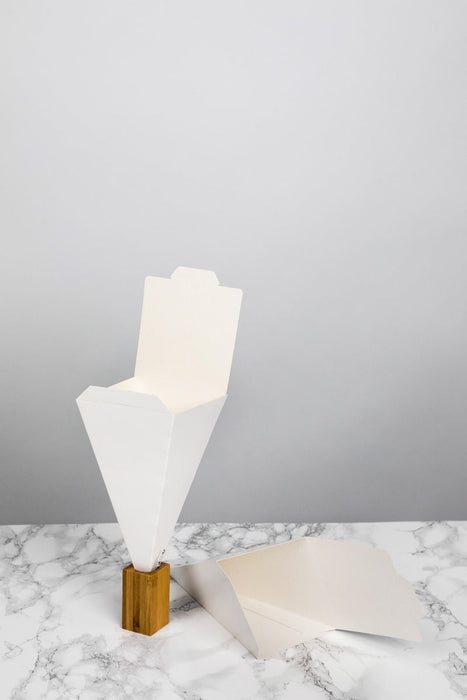 Cono snack richiudibile in cartone bianco - 9 cm x 9 cm x 19 cm - 400 unità