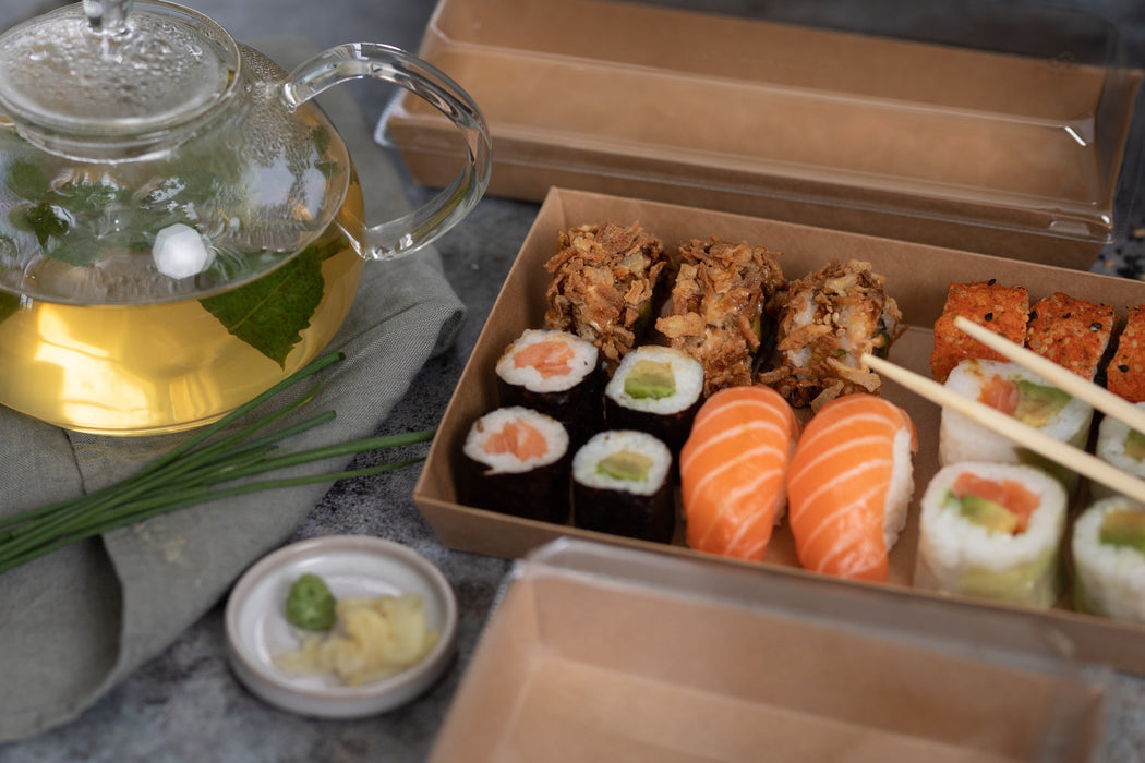 Vaschetta per sushi in cartone kraft marrone con coperchio in PET trasparente - 20,9 cm x 7,8 cm x 2,5 cm - 300 unità